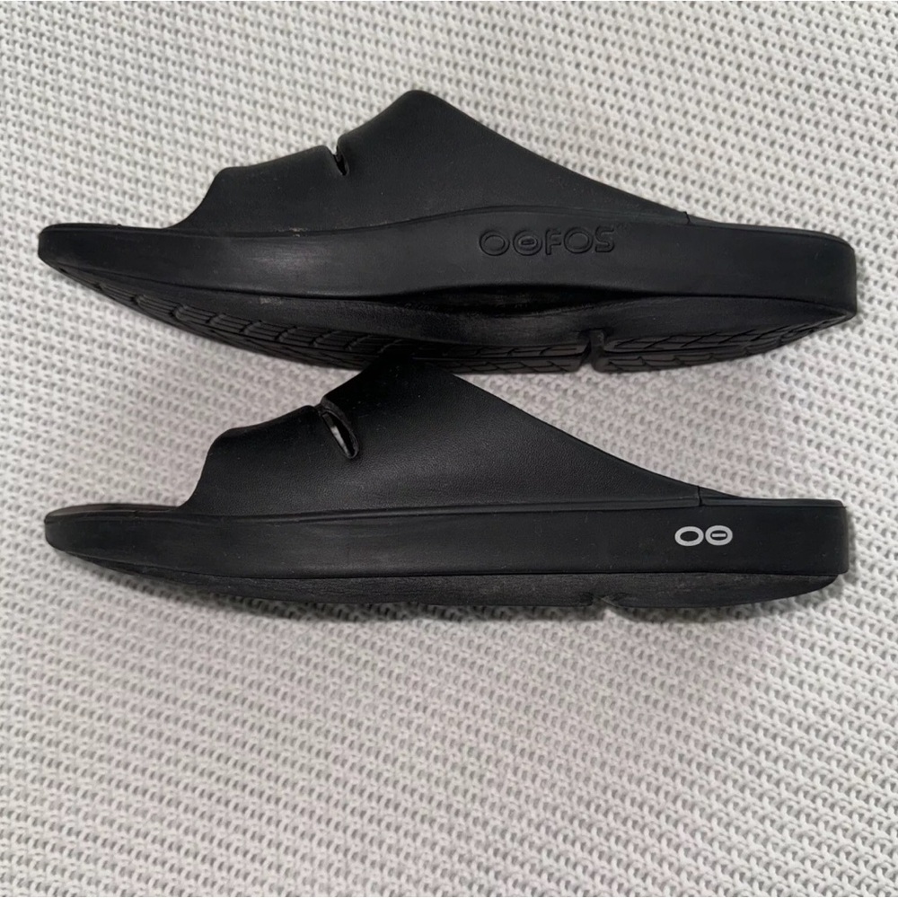 New oofos size 9
